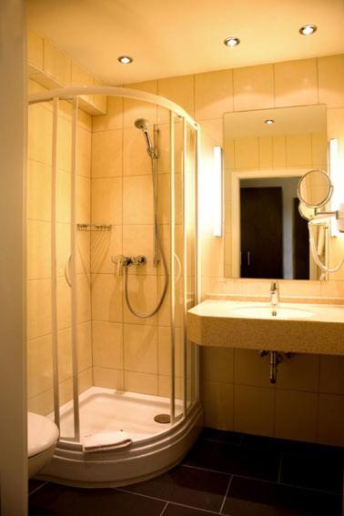 Hotel Haus Krone Bexbach Rum bild