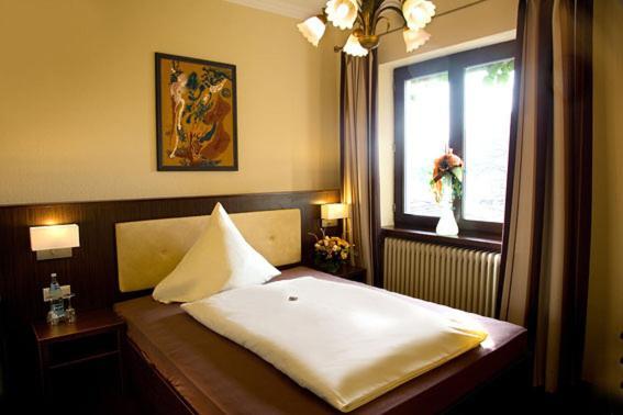 Hotel Haus Krone Bexbach Rum bild